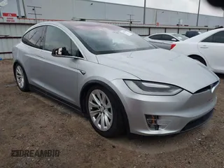 2017 Tesla Model X 90D z VIN 5YJXCDE23HF067843, wystawiony jako IAAI lot #42347649 z przebiegiem Nie podano mil oraz . Historia ofert i sprzedaży dostępna na DreamBid. Obrazek 1.