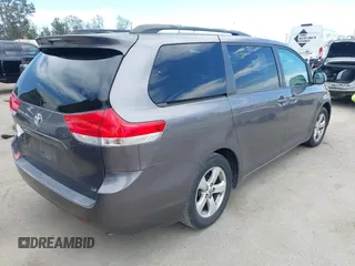 2011 Toyota Sienna LE AAS with VIN 5TDKK3DC8BS073125, listed as a IAAI auction lot 42018649 with 199,595 mi miles. Bid and sale history available at carsss.com. Image 4.