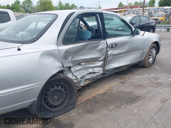 1993 Toyota Camry LE z VIN 4T1SK12E0PU290398, wystawiony jako IAAI lot #42032664 z przebiegiem 264 922 mil mil oraz . Historia ofert i sprzedaży dostępna na DreamBid. Obrazek 6.