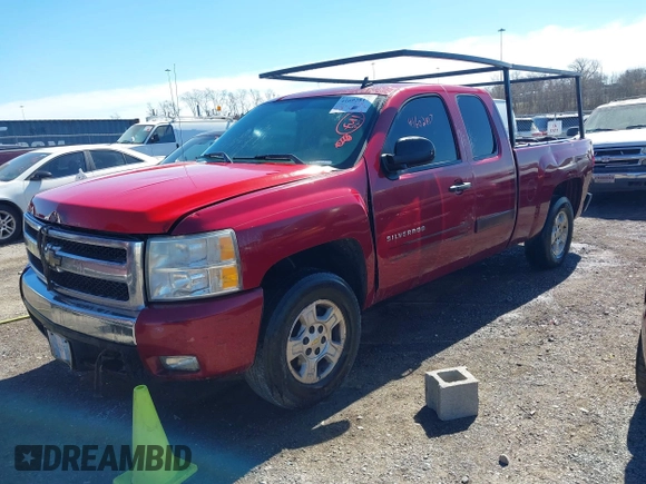 2007 Chevrolet Silverado 1500 LT w/1LT with VIN 2GCEC19C071686992, listed as a IAAI auction lot 41602817 with 395,297 mi miles. Bid and sale history available at carsss.com. Image 17.