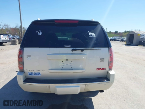 2013 GMC Yukon XL Denali with VIN 1GKS2MEF8DR121386, listed as a IAAI auction lot 42088855 with 174,677 mi miles. Bid and sale history available at carsss.com. Image 16.