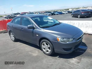 2008 Mitsubishi Lancer DE z VIN JA3AU26UX8U042144, wystawiony jako IAAI lot #42515428 z przebiegiem 241 041 mil mil oraz . Historia ofert i sprzedaży dostępna na DreamBid. Obrazek 1.