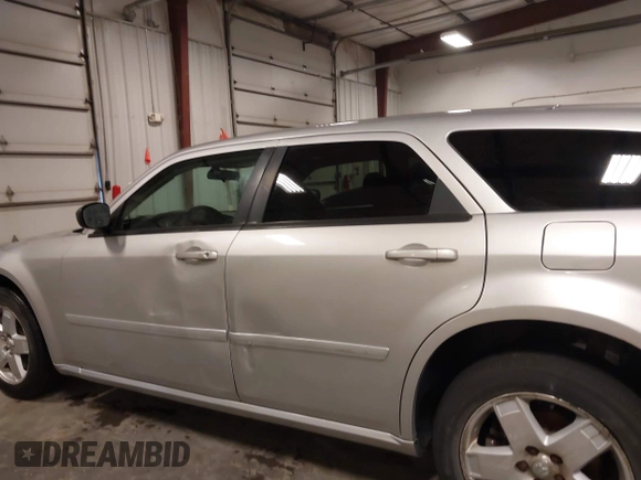 2005 Dodge Magnum z VIN 2DRGZR8V15H587486, wystawiony jako IAAI lot #42040578 z przebiegiem 179 158 mil mil oraz . Historia ofert i sprzedaży dostępna na DreamBid. Obrazek 15.