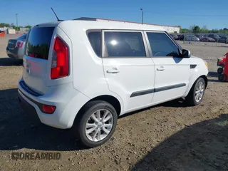 2013 Kia Soul + z VIN KNDJT2A69D7555715, wystawiony jako IAAI lot #42044741 z przebiegiem 127 326 mil mil oraz . Historia ofert i sprzedaży dostępna na DreamBid. Obrazek 4.