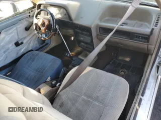 1989 Ford Escort z VIN 1FAPP9090KW279114, wystawiony jako Copart lot #83614994 z przebiegiem 60 585 mil mil oraz Nie do naprawy. Historia ofert i sprzedaży dostępna na DreamBid. Obrazek 8.