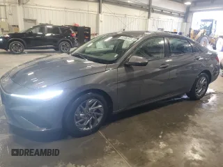 2024 Hyundai Elantra SEL z VIN KMHLM4DG2RU776860, wystawiony jako Copart lot #59857655 z przebiegiem 20 337 mil mil oraz Czysty tytuł • Clean title. Historia ofert i sprzedaży dostępna na DreamBid. Obrazek 1.
