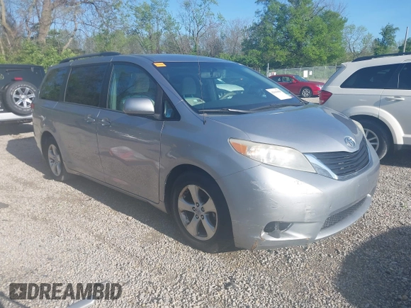 2013 Toyota Sienna LE AAS with VIN 5TDKK3DCXDS369976, listed as a IAAI auction lot 42161009 with 183,408 mi miles. Bid and sale history available at carsss.com. Image 1.