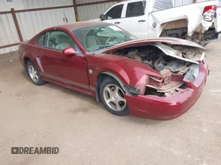 2004 Ford Mustang Standard z VIN 1FAFP40464F105229, wystawiony jako IAAI lot #41937152 z przebiegiem 50 670 mil mil oraz . Historia ofert i sprzedaży dostępna na DreamBid. Obrazek 1.