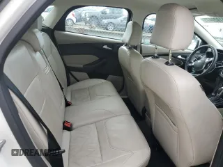2015 Ford Focus Electric z VIN 1FADP3R46FL288088, wystawiony jako Copart lot #51020475 z przebiegiem 64 928 mil mil oraz Czysty tytuł • Clean title. Historia ofert i sprzedaży dostępna na DreamBid. Obrazek 10.