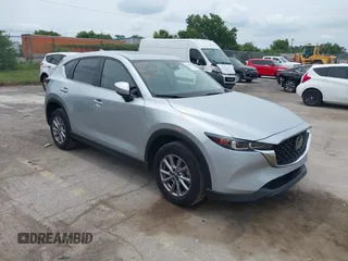 2023 Mazda CX-5 S Carbon Edition z VIN JM3KFBCM3P0197796, wystawiony jako IAAI lot #42408301 z przebiegiem 46 169 mil mil oraz . Historia ofert i sprzedaży dostępna na DreamBid. Obrazek 1.