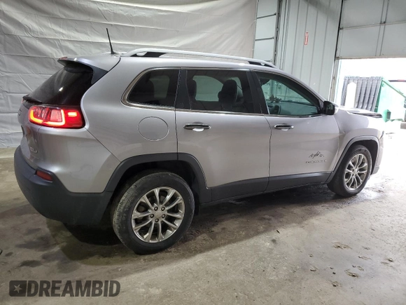 2019 Jeep Cherokee Latitude Plus z VIN 1C4PJLLB6KD129415, wystawiony jako Copart lot #55595815 z przebiegiem 94 757 mil mil oraz Szkoda całkowita • Salvage title. Historia ofert i sprzedaży dostępna na DreamBid. Obrazek 3.