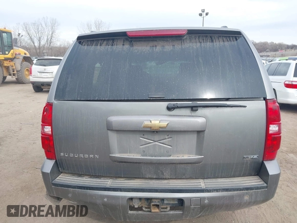 2007 Chevrolet Suburban LT with VIN 1GNFC16057R413155, listed as a IAAI auction lot 41884665 with 205,038 mi miles. Bid and sale history available at carsss.com. Image 16.