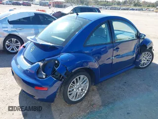 2007 Volkswagen New Beetle Coupe with VIN 3VWPW31C67M504497, listed as a IAAI auction lot 41288271 with 85,422 mi miles. Bid and sale history available at carsss.com. Image 4.