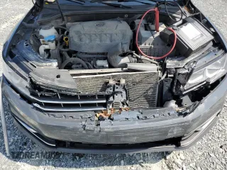 2018 Volkswagen Passat S z VIN 1VWAA7A32JC031105, wystawiony jako Copart lot #40646454 z przebiegiem 175 621 mil mil oraz Szkoda całkowita • Salvage title. Historia ofert i sprzedaży dostępna na DreamBid. Obrazek 11.