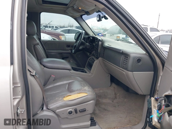 2005 Chevrolet Suburban LS with VIN 3GNEC16Z75G133051, listed as a IAAI auction lot 41415463 with 137,792 mi miles and . Bid and sale history available at DreamBid. Image 5.