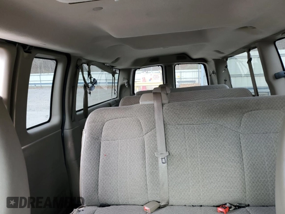 2011 Chevrolet Express Passenger 1LT z VIN 1GAZG1FG2B1154258, wystawiony jako Copart lot #78729104 z przebiegiem 180 662 mil mil oraz Szkoda całkowita • Salvage title. Historia ofert i sprzedaży dostępna na DreamBid. Obrazek 10.