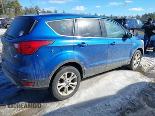 2019 Ford Escape SE z VIN 1FMCU9GD6KUA26821, wystawiony jako IAAI lot #41615726 z przebiegiem 98 071 mil mil oraz . Historia ofert i sprzedaży dostępna na DreamBid. Obrazek 4.