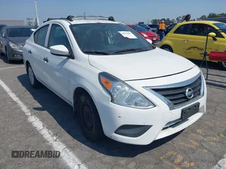 2016 Nissan Versa S z VIN 3N1CN7AP3GL821550, wystawiony jako IAAI lot #42737456 z przebiegiem 173 355 mil mil oraz . Historia ofert i sprzedaży dostępna na DreamBid. Obrazek 1.