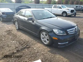 2013 Mercedes-Benz C 300 Sport z VIN WDDGF8AB5DR260851, wystawiony jako Copart lot #59102235 z przebiegiem 120 678 mil mil oraz Szkoda całkowita • Salvage title. Historia ofert i sprzedaży dostępna na DreamBid. Obrazek 4.