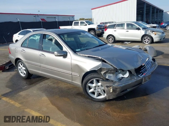 2004 Mercedes-Benz C 240 z VIN WDBRF61J74A618477, wystawiony jako IAAI lot #41894135 z przebiegiem 103 171 mil mil oraz . Historia ofert i sprzedaży dostępna na DreamBid. Obrazek 1.