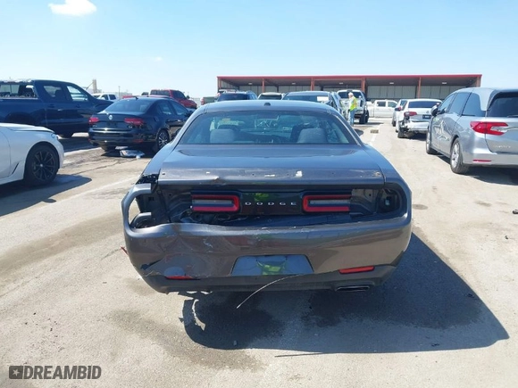 2015 Dodge Challenger R/T with VIN 2C3CDZAT2FH823343, listed as a IAAI auction lot 41877114 with 161,665 mi miles. Bid and sale history available at carsss.com. Image 17.