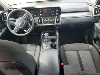 2022 Kia Sorento LX z VIN 5XYRG4LC0NG082538, wystawiony jako Copart lot #53809285 z przebiegiem 43 910 mil mil oraz Szkoda całkowita • Salvage title. Historia ofert i sprzedaży dostępna na DreamBid. Obrazek 8.