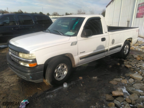 2000 Chevrolet Silverado 1500 with VIN 1GCEC14W2YE176211, listed as a IAAI auction lot 41393061 with 303,167 mi miles. Bid and sale history available at carsss.com. Image 2.