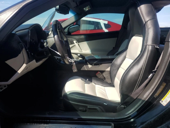 2011 Chevrolet Corvette Z16 Grand Sport 3LT z VIN 1G1YW2DW6B5103238, wystawiony jako Copart lot #73734824 z przebiegiem Nie podano mil oraz Nie do naprawy • Non repairable. Historia ofert i sprzedaży dostępna na DreamBid. Obrazek 7.