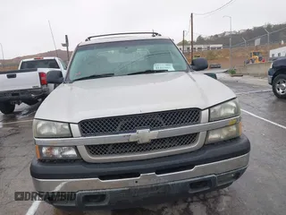 2005 Chevrolet Avalanche LS with VIN 3GNEC12Z05G163675, listed as a IAAI auction lot 41461801 with 430,784 mi miles and . Bid and sale history available at DreamBid. Image 12.