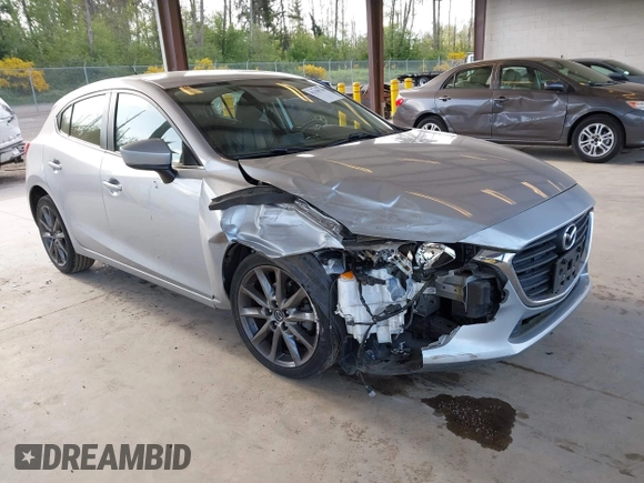 2018 Mazda 3 Touring z VIN 3MZBN1L37JM201797, wystawiony jako IAAI lot #42258756 z przebiegiem 80 593 mil mil oraz . Historia ofert i sprzedaży dostępna na DreamBid. Obrazek 1.