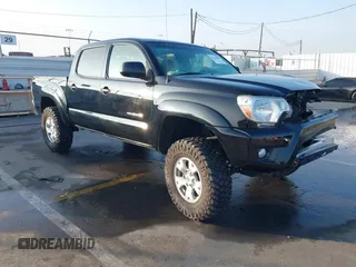 2013 Toyota Tacoma PreRunner z VIN 3TMJU4GN0DM143065, wystawiony jako IAAI lot #41231861 z przebiegiem 139 156 mil mil oraz . Historia ofert i sprzedaży dostępna na DreamBid. Obrazek 1.