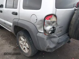 2004 Jeep Liberty Sport with VIN 1J4GL48K74W318861, listed as a IAAI auction lot 41706222 with 211,089 mi miles. Bid and sale history available at carsss.com. Image 6.