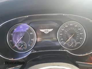 2019 Bentley Bentayga V8 z VIN SJAAM2ZV4KC024727, wystawiony jako Copart lot #80631684 z przebiegiem 38 304 mil mil oraz Nie do naprawy. Historia ofert i sprzedaży dostępna na DreamBid. Obrazek 8.