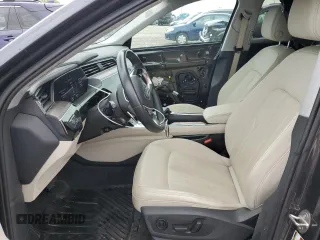 2022 Audi e-tron Premium Plus z VIN WA1LAAGE9NB010971, wystawiony jako Copart lot #51066514 z przebiegiem 26 885 mil mil oraz Szkoda całkowita • Salvage title. Historia ofert i sprzedaży dostępna na DreamBid. Obrazek 7.