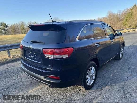 2016 Kia Sorento LX with VIN 5XYPGDA5XGG142632, listed as a IAAI auction lot 42143508 with 146,966 mi miles. Bid and sale history available at carsss.com. Image 4.