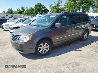 2010 Chrysler Town & Country Touring z VIN 2A4RR5D11AR301021, wystawiony jako Copart lot #61677465 z przebiegiem 173 211 mil mil oraz Czysty tytuł • Clean title. Historia ofert i sprzedaży dostępna na DreamBid. Obrazek 1.