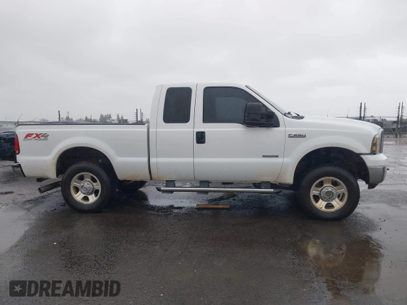2007 Ford F-250 XL z VIN 1FTSX21P17EA71376, wystawiony jako IAAI lot #41729993 z przebiegiem 262 396 mil mil oraz . Historia ofert i sprzedaży dostępna na DreamBid. Obrazek 13.