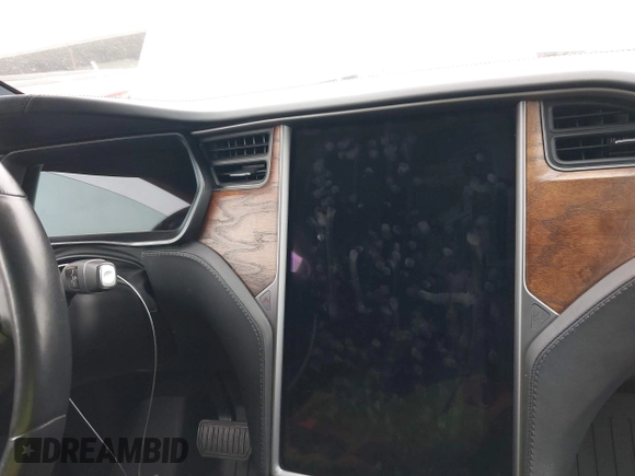 2019 Tesla Model X 75D with VIN 5YJXCDE24KF152150, listed as a IAAI auction lot 42015311 with 1 mi miles. Bid and sale history available at carsss.com. Image 7.