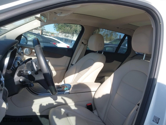 2019 Mercedes-Benz GLC with VIN WDC0G5EB0KF585613, listed as a IAAI auction lot 41892618 with 42,777 mi miles. Bid and sale history available at carsss.com. Image 21.