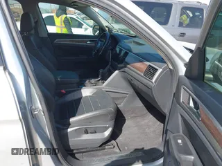 2018 Volkswagen Atlas SEL Premium с VIN 1V2NR2CA7JC502515, выставлен на аукционе IAAI как лот 41780056 с пробегом 146 018 миль миль и . История ставок и продаж доступна на DreamBid. Изображение 5.