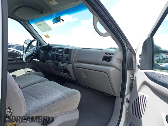 2000 Ford F-250 XL with VIN 1FTNW21F1YEB77397, listed as a IAAI auction lot 41934134 with 344,782 mi miles and . Bid and sale history available at DreamBid. Image 5.