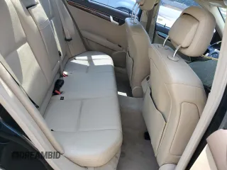 2013 Mercedes-Benz C 250 Sport z VIN WDDGF4HB4DR283410, wystawiony jako Copart lot #58934465 z przebiegiem 175 887 mil mil oraz Czysty tytuł • Clean title. Historia ofert i sprzedaży dostępna na DreamBid. Obrazek 10.