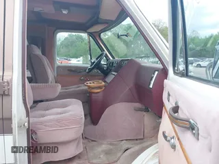 1989 Chevrolet Chevy Van z VIN 1GBEG25K3K7108022, wystawiony jako IAAI lot #42105947 z przebiegiem 51 822 mil mil oraz . Historia ofert i sprzedaży dostępna na DreamBid. Obrazek 5.