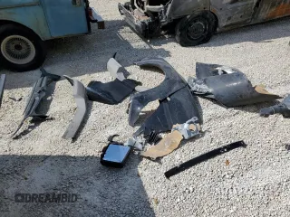 2006 Ford F-350 with VIN 1FTWX32Y66EB25977, listed as a Copart auction lot 44701095 with 111,763 mi miles and Salvage title. Bid and sale history available at DreamBid. Image 12.