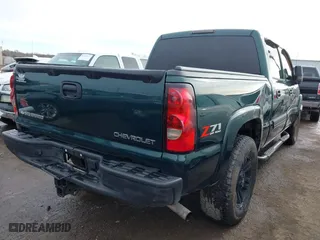 2005 Chevrolet Silverado 1500 LS with VIN 2GCEK13T551156428, listed as a IAAI auction lot 41731983 with 274,185 mi miles. Bid and sale history available at carsss.com. Image 4.