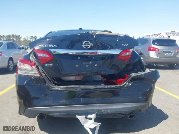2018 Nissan Altima 2.5 SR with VIN 1N4AL3AP6JC267562, listed as a IAAI auction lot 41826041 with 122,229 mi miles. Bid and sale history available at carsss.com. Image 6.