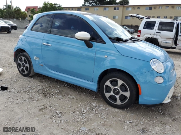 2015 FIAT 500e with VIN 3C3CFFGE9FT642393, listed as a Copart auction lot 79204334 with 28,712 mi miles and Salvage Title. Bid and sale history available at carsss.com. Image 4.