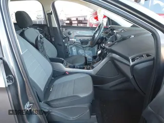 2014 Ford Escape SE z VIN 1FMCU9GX1EUA28135, wystawiony jako IAAI lot #42617623 z przebiegiem 144 824 mil mil oraz . Historia ofert i sprzedaży dostępna na DreamBid. Obrazek 5.