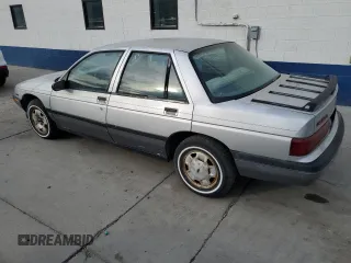1990 Chevrolet Corsica z VIN 1G1LT54T5LY175073, wystawiony jako Copart lot #71889604 z przebiegiem 111 578 mil mil oraz Tytuł czysty. Historia ofert i sprzedaży dostępna na DreamBid. Obrazek 2.