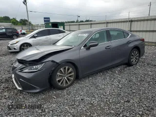 2021 Lexus ES 350 z VIN 58ACZ1B12MU082671, wystawiony jako Copart lot #56836725 z przebiegiem 19 471 mil mil oraz Szkoda całkowita • Salvage title. Historia ofert i sprzedaży dostępna na DreamBid. Obrazek 1.